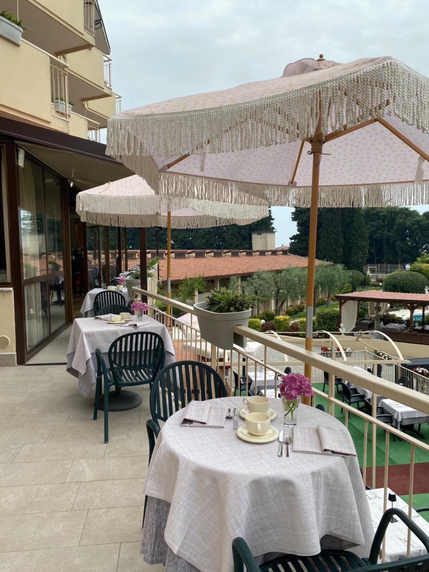 Hotel Adria & Resort Toscolano Maderno Exterior photo