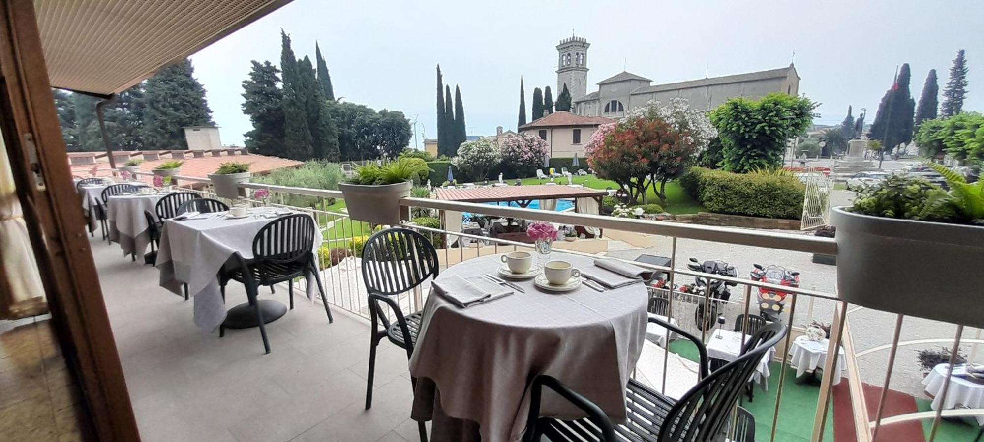 Hotel Adria & Resort Toscolano Maderno Exterior photo