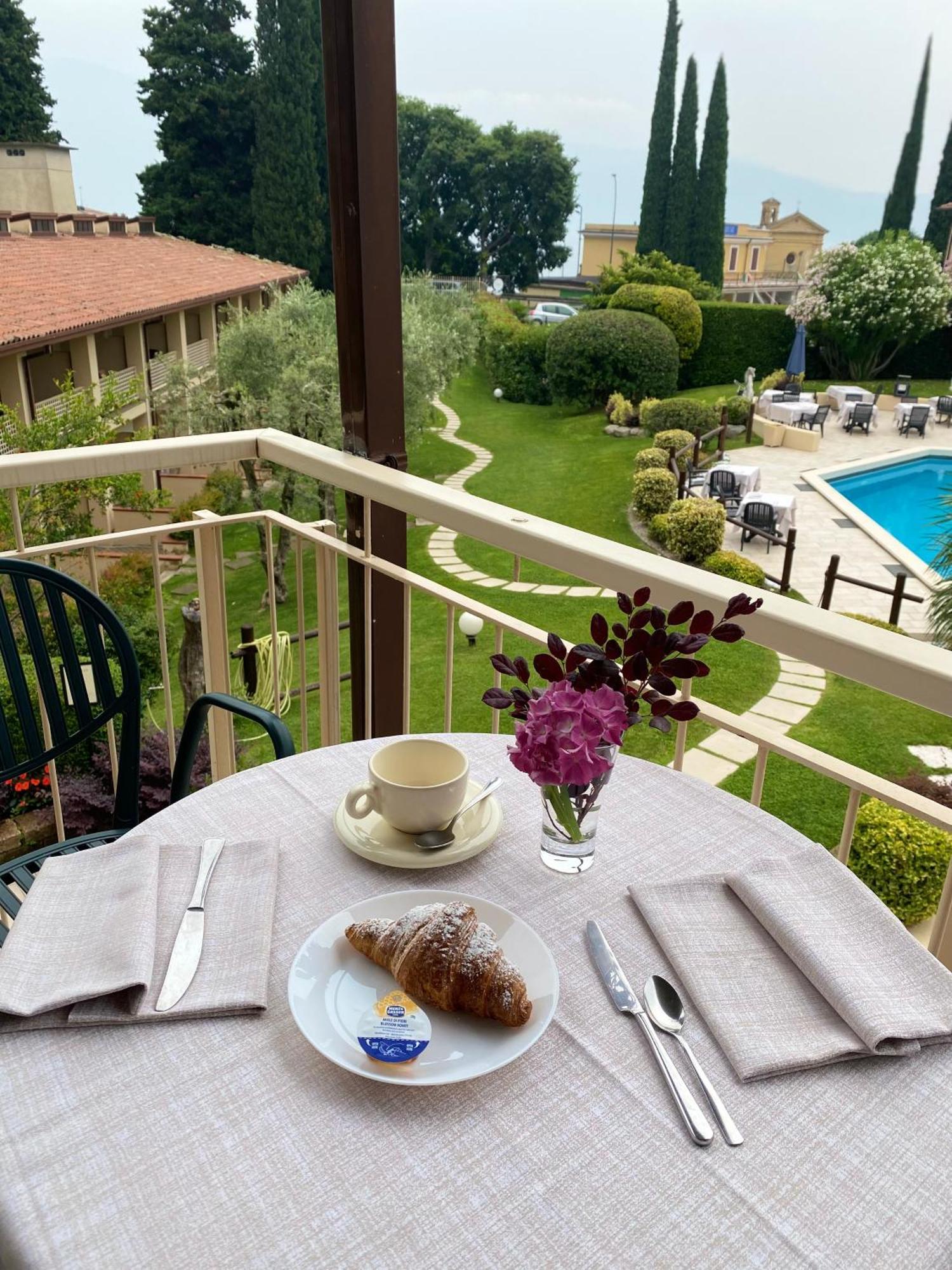 Hotel Adria & Resort Toscolano Maderno Exterior photo