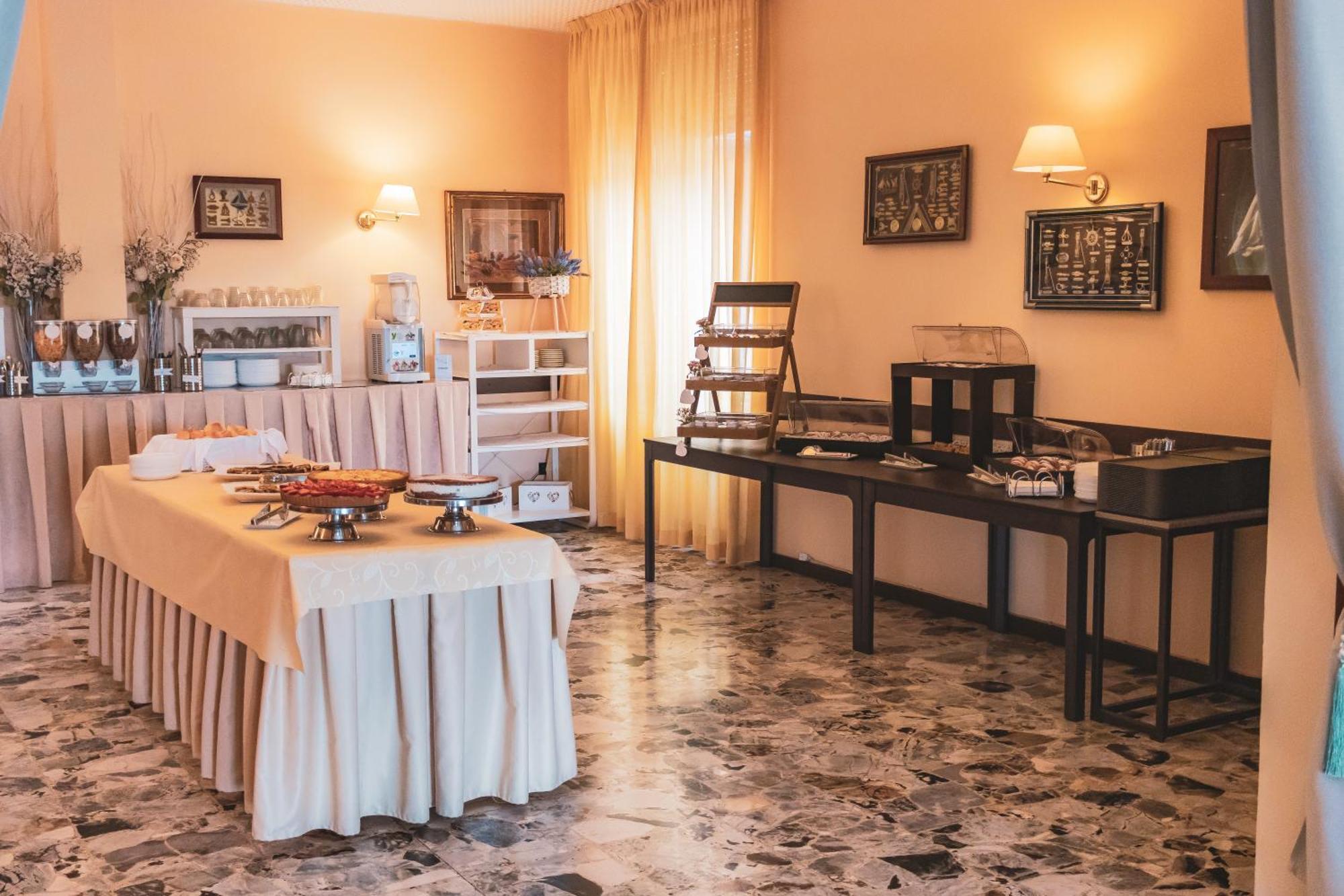 Hotel Adria & Resort Toscolano Maderno Exterior photo