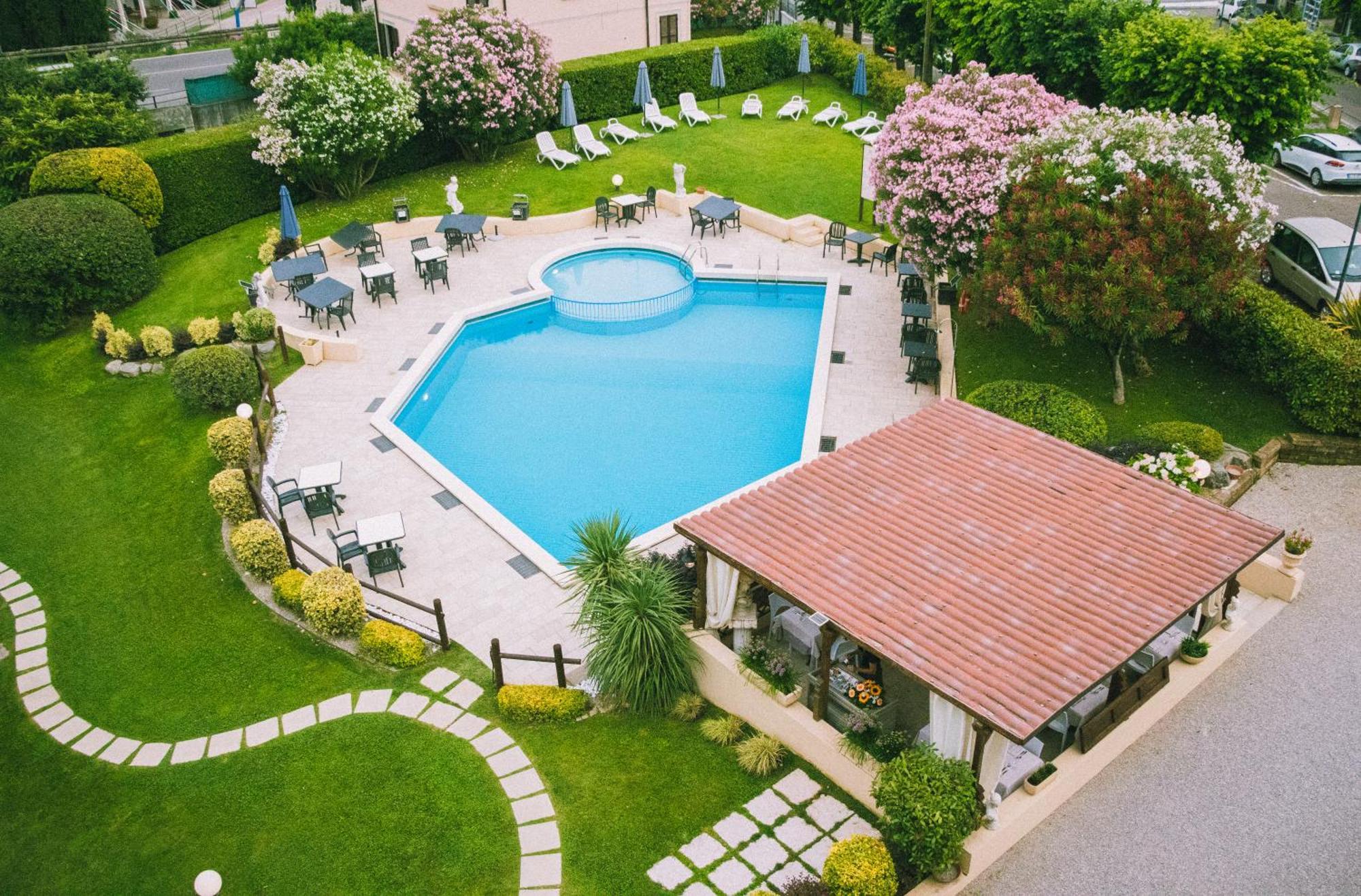 Hotel Adria & Resort Toscolano Maderno Exterior photo
