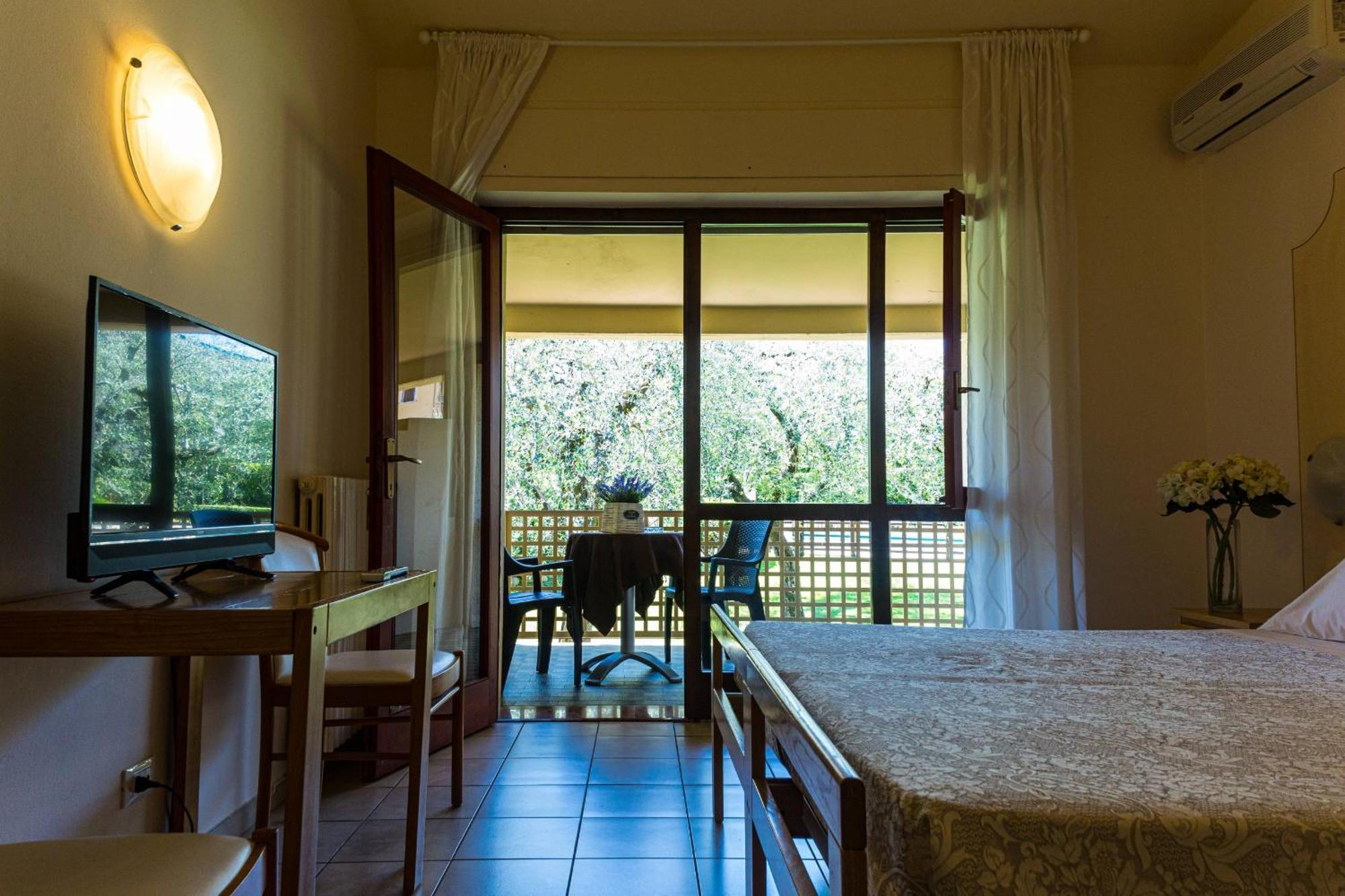 Hotel Adria & Resort Toscolano Maderno Exterior photo
