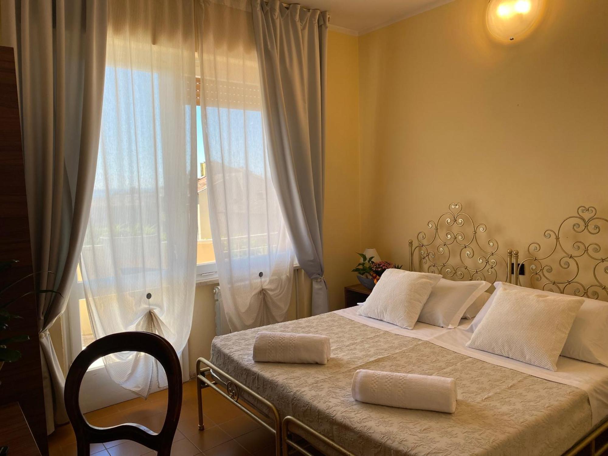 Hotel Adria & Resort Toscolano Maderno Exterior photo