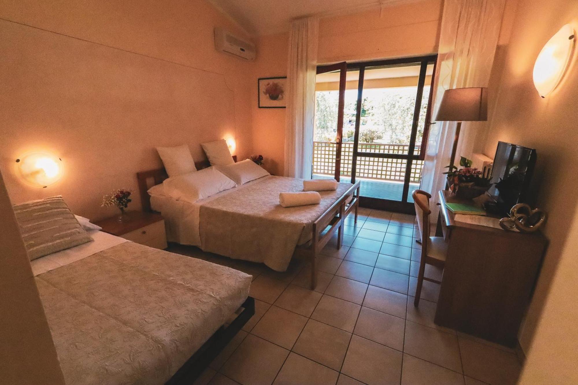 Hotel Adria & Resort Toscolano Maderno Exterior photo