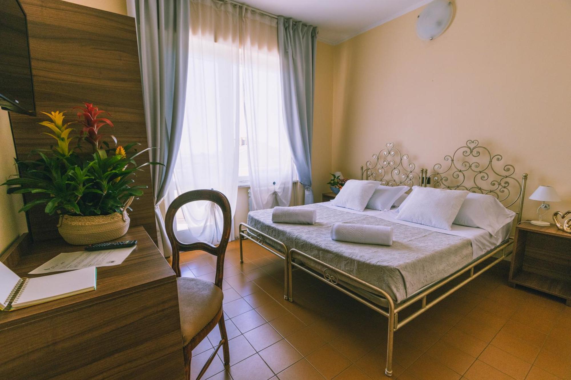 Hotel Adria & Resort Toscolano Maderno Exterior photo
