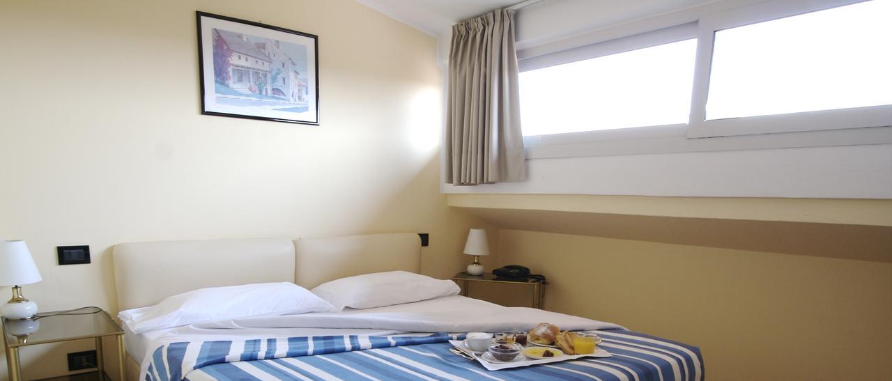 Hotel Adria & Resort Toscolano Maderno Exterior photo